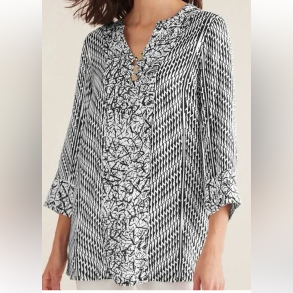Soft Surroundings Women’s 1X 3/4 sleeve
Black white contrast patterns Tunic Top